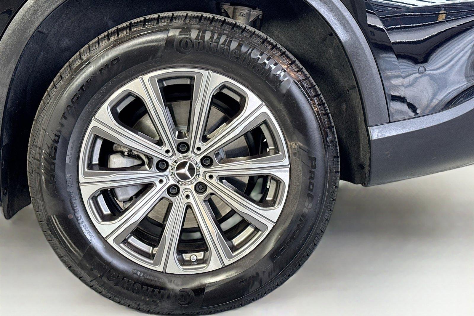 Used 2025 Black Mercedes-Benz GLC 300 image 29