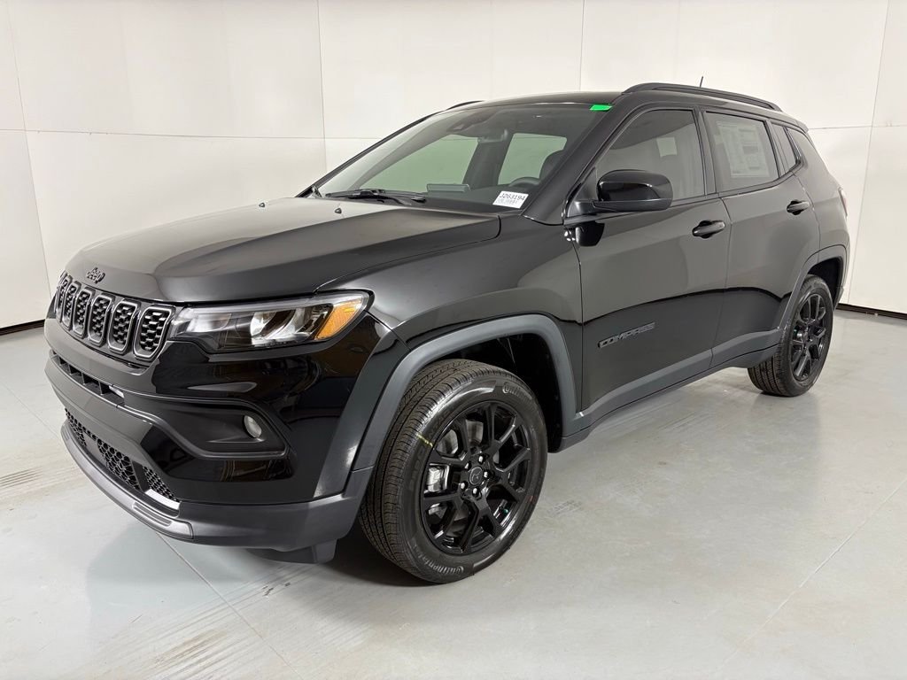 New 2026 Diamond Black Crystal Pearl-Coat Exterior Paint Jeep Latitude image 4