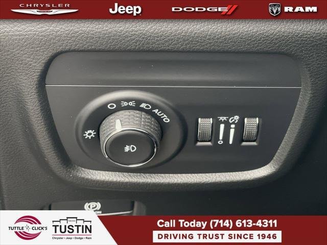 New 2026 Diamond Black Crystal Pearl-Coat Exterior Paint Jeep Limited image 23