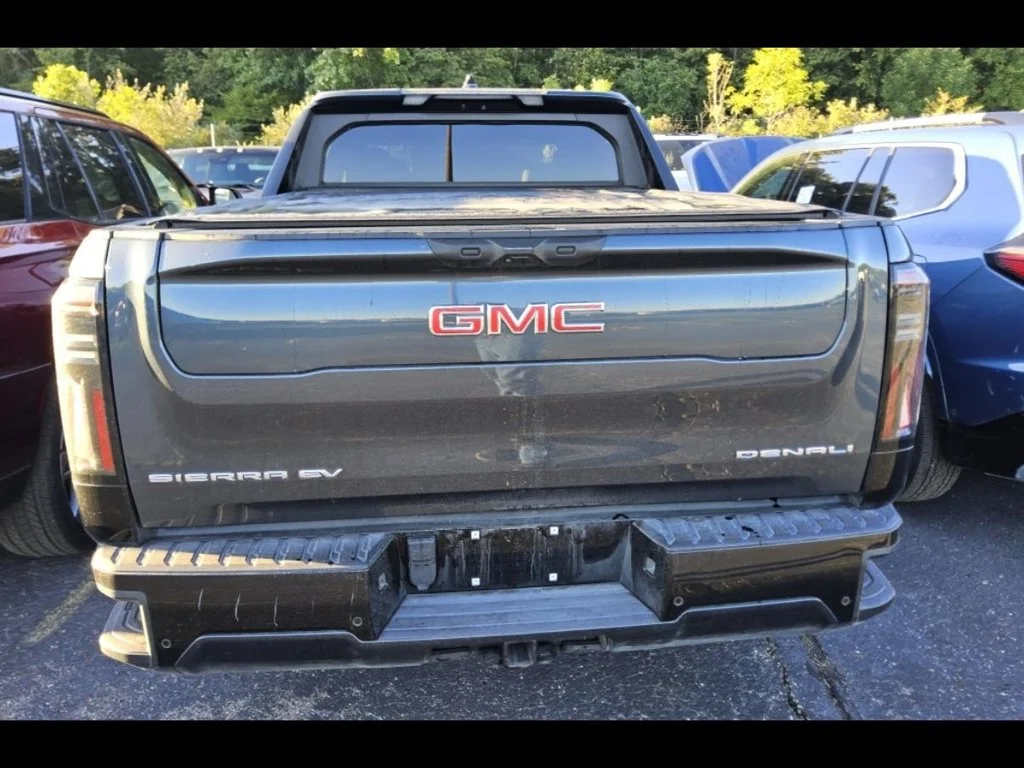 Used 2026 Deep Ocean Metallic GMC Denali Max Range image 13