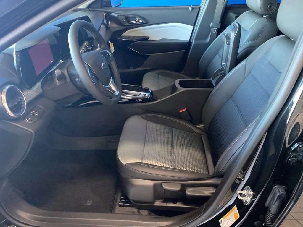 2026 Chevrolet Trax LT - Photo 8
