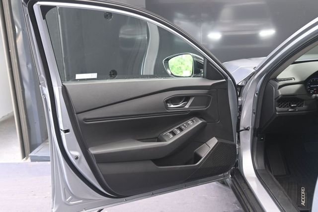New 2026 Solar Silver Metallic Honda SE image 16
