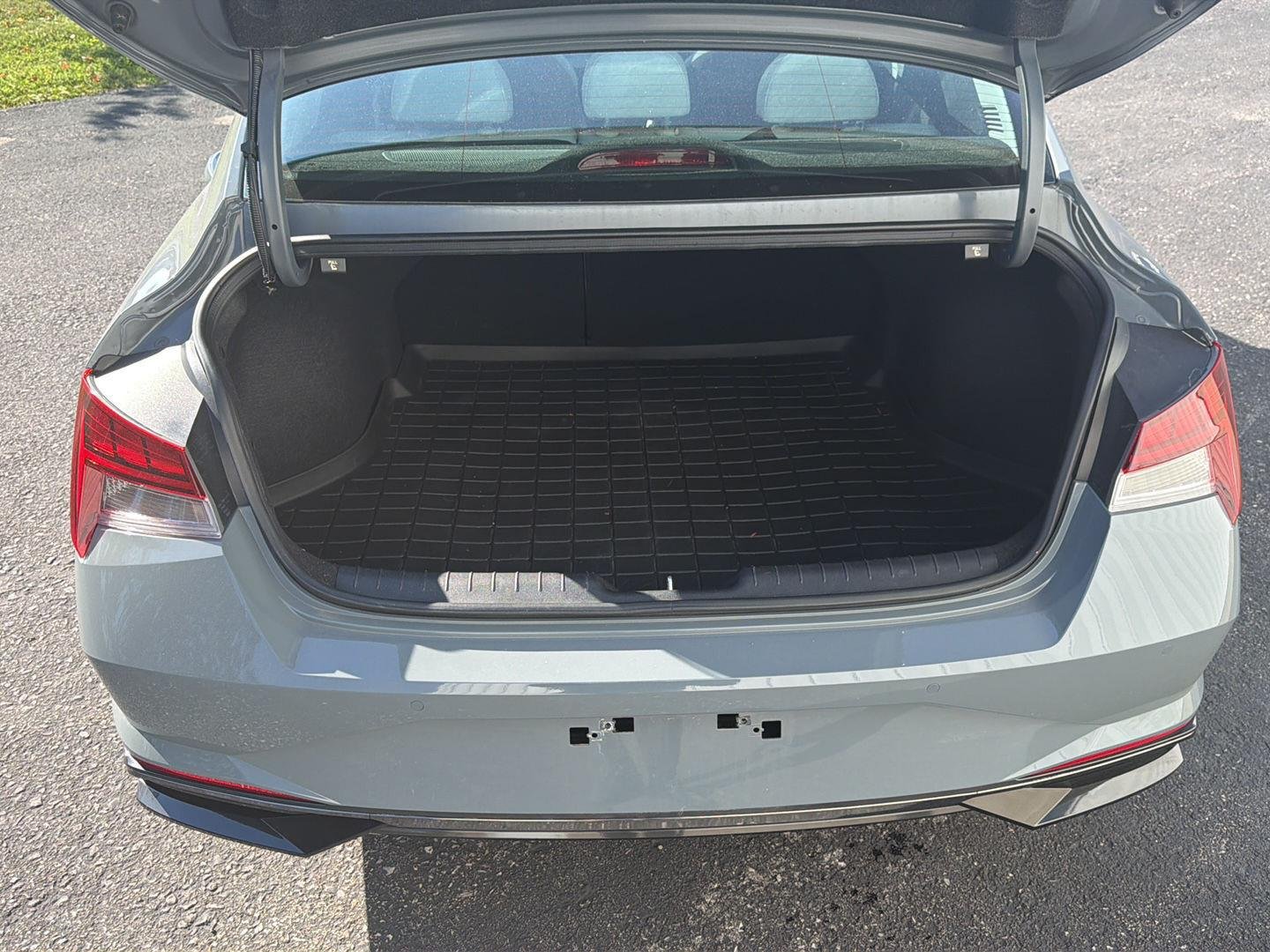 Used 2023 Electric Shadow Hyundai Limited image 6