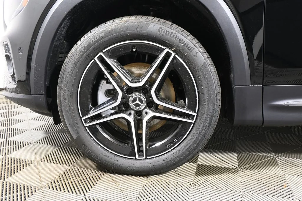 Used 2026 Black Mercedes-Benz GLB 250 image 12