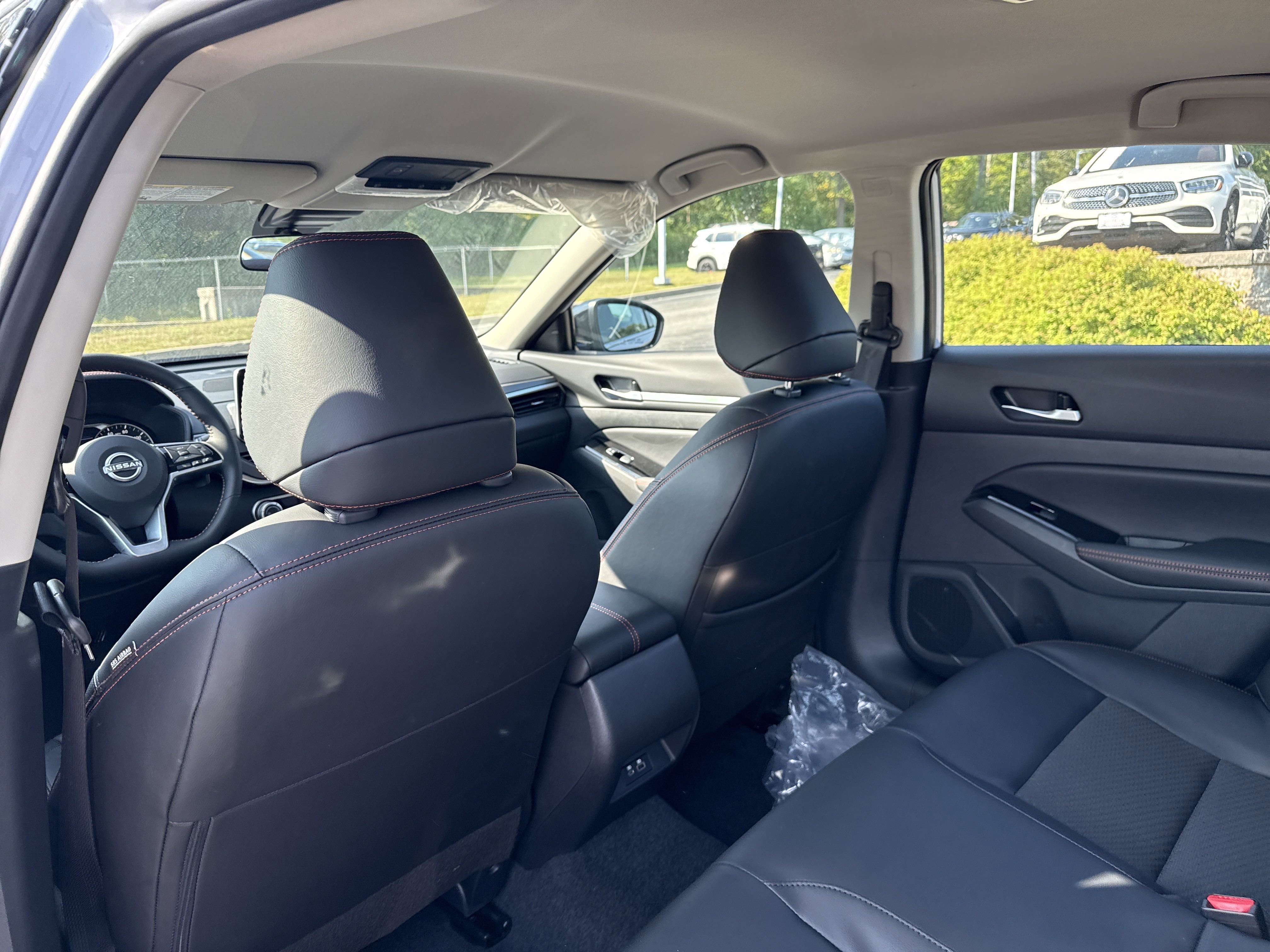 2025 Nissan Altima SR - Photo 12