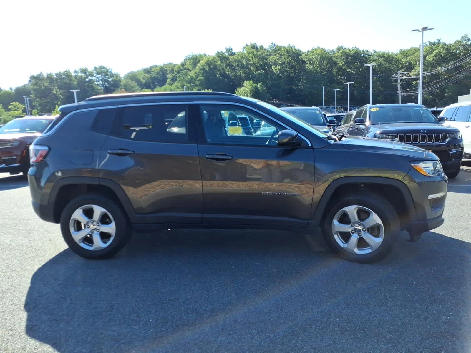 Certified Used 2018 Granite Crystal Met. Clear Coat Jeep Latitude image 6