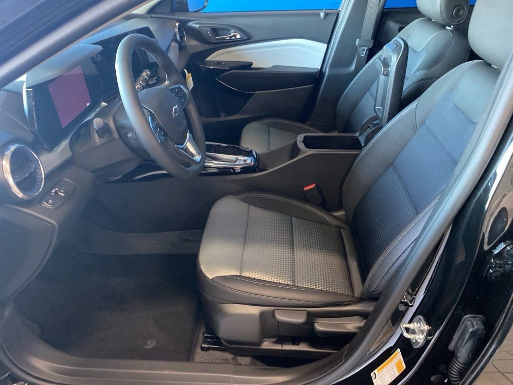 New 2026 Mosaic Black Metallic Chevrolet LT image 8