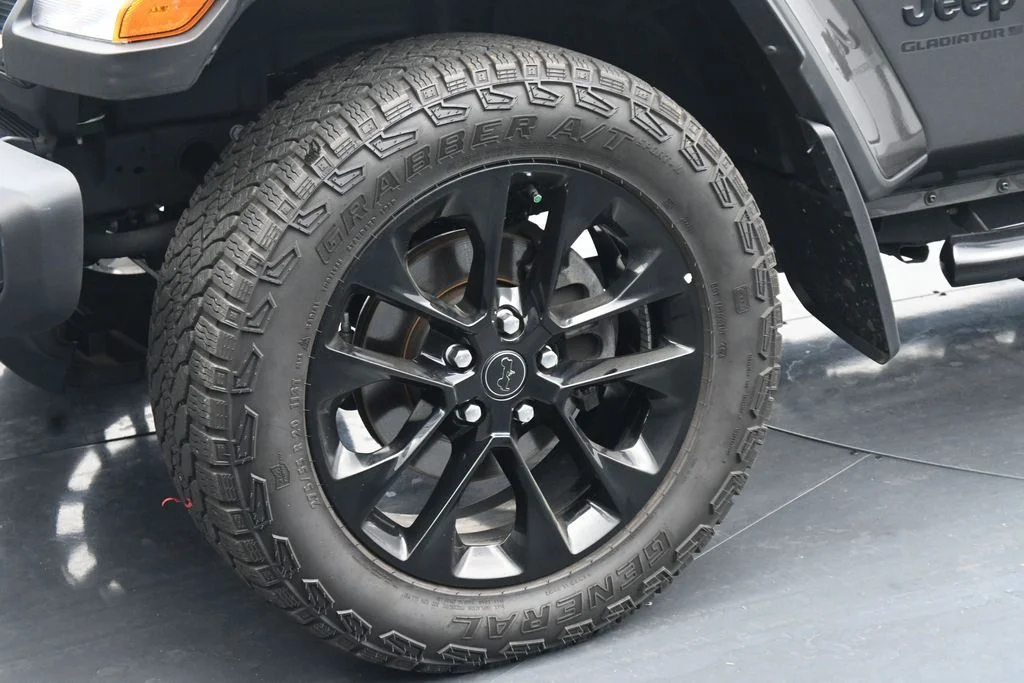 Used 2025 Gray Jeep Nighthawk image 12