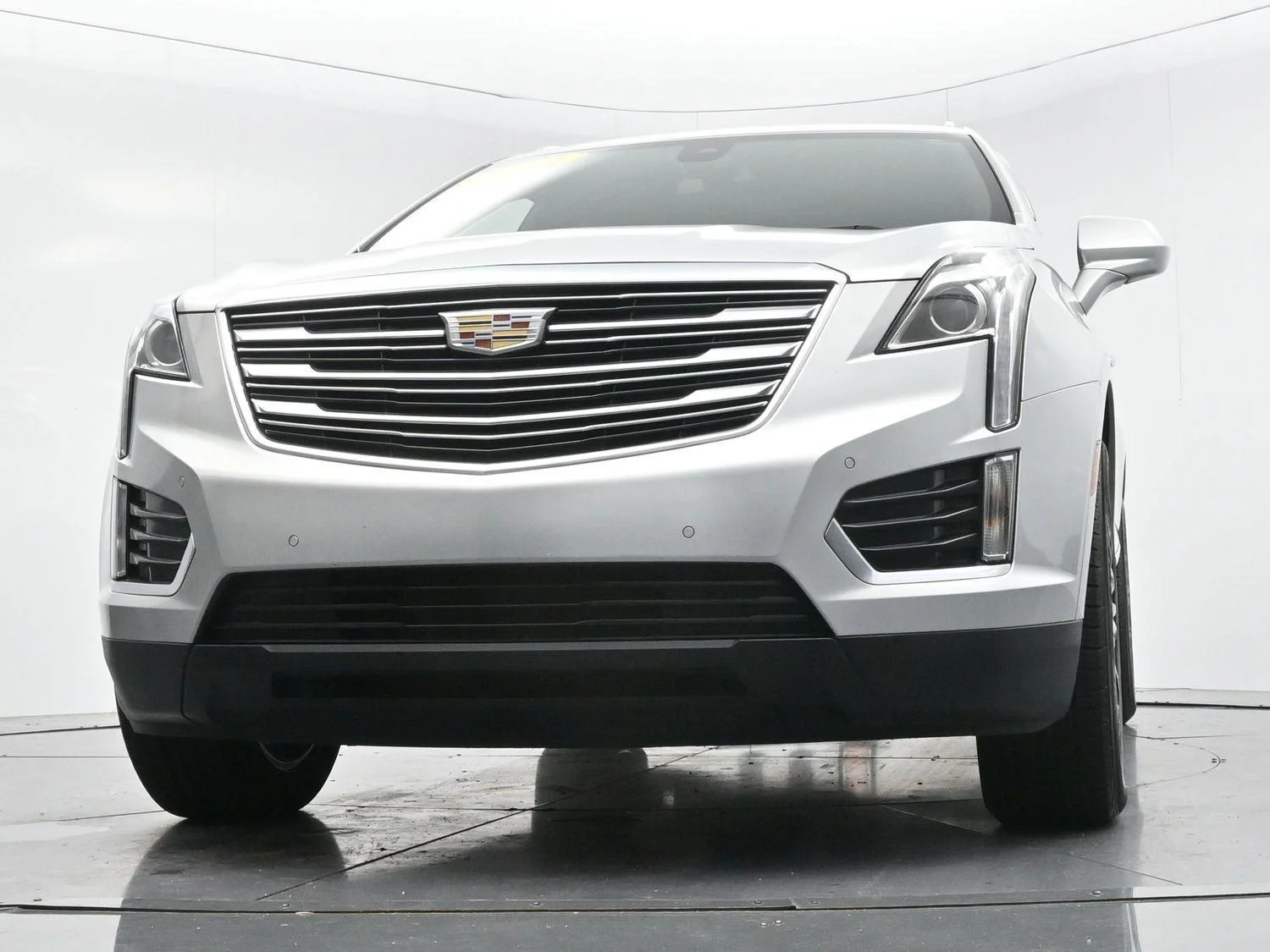 Used 2019 RADIANT SILVER METALLIC Cadillac Luxury FWD image 46
