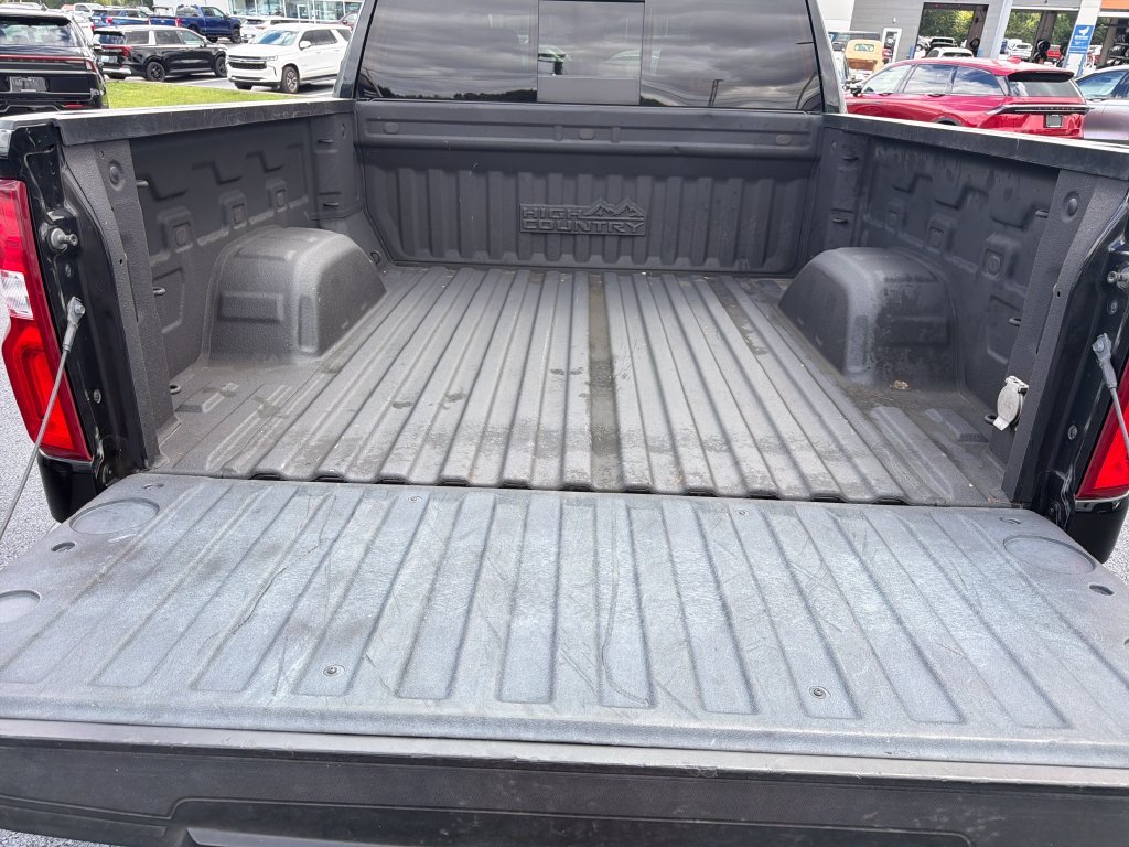 Used 2022 Black Chevrolet High Country image 9