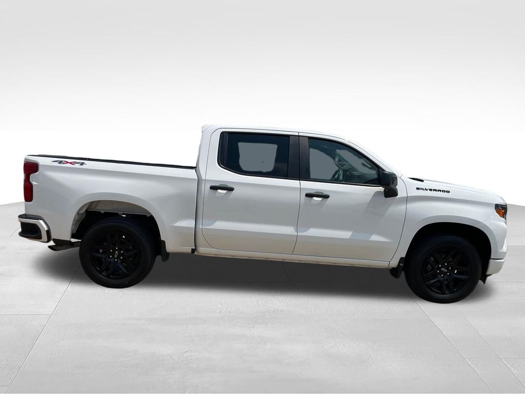 Used 2023 White Chevrolet Custom image 6