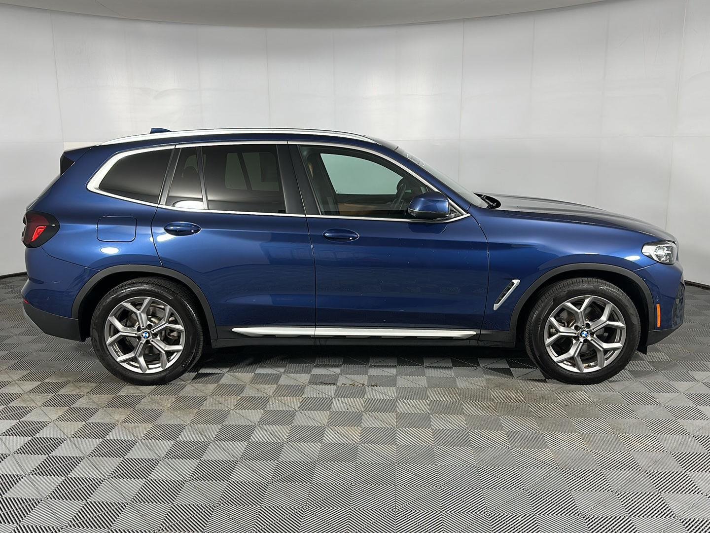 Used 2023 Phytonic Blue Metallic BMW xDrive30i image 29