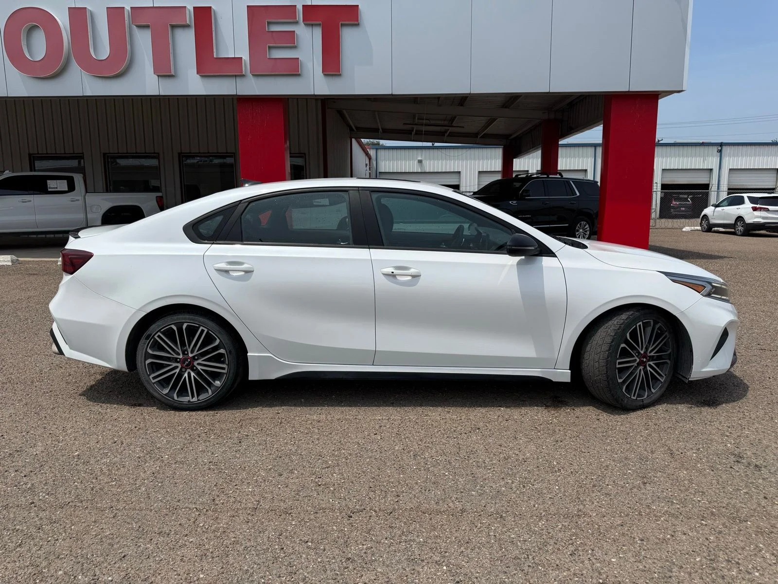 Used 2023 White Kia GT image 3