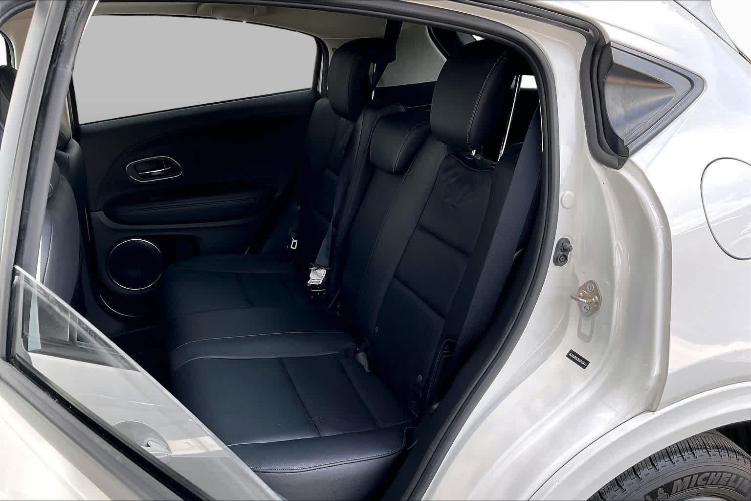 Used 2019 Platinum White Pearl Honda Touring image 21