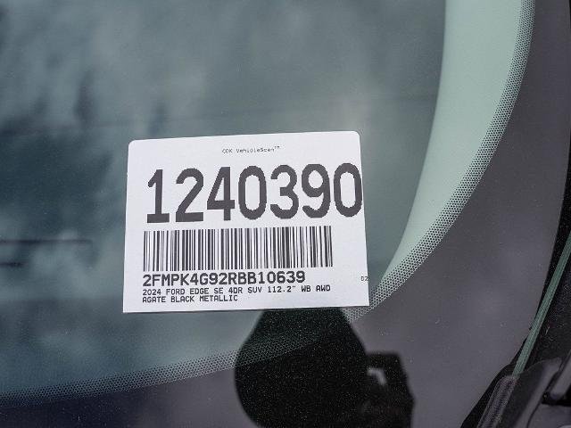 New 2024 Agate Black Metallic Ford SE image 54