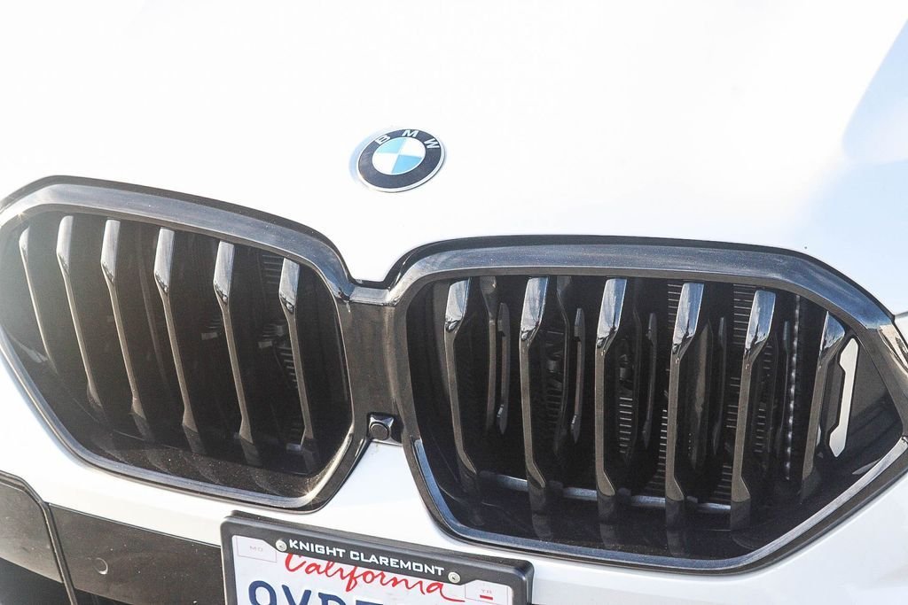 Used 2022 White Metallic BMW xDrive40i image 6