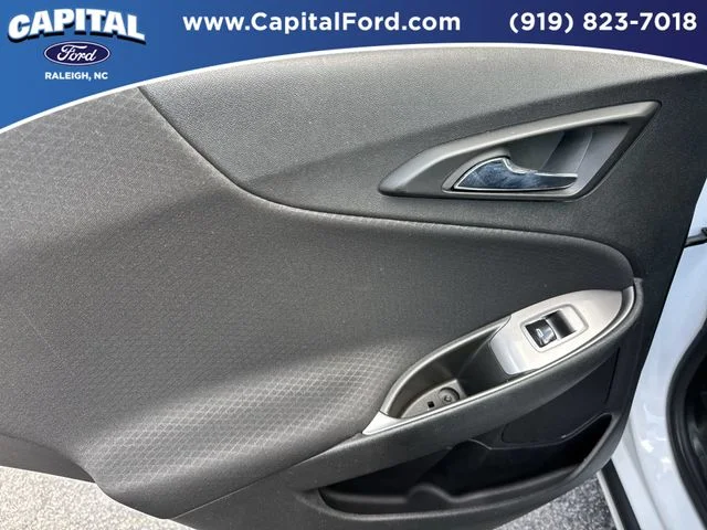 Used 2022 White Chevrolet LT image 17