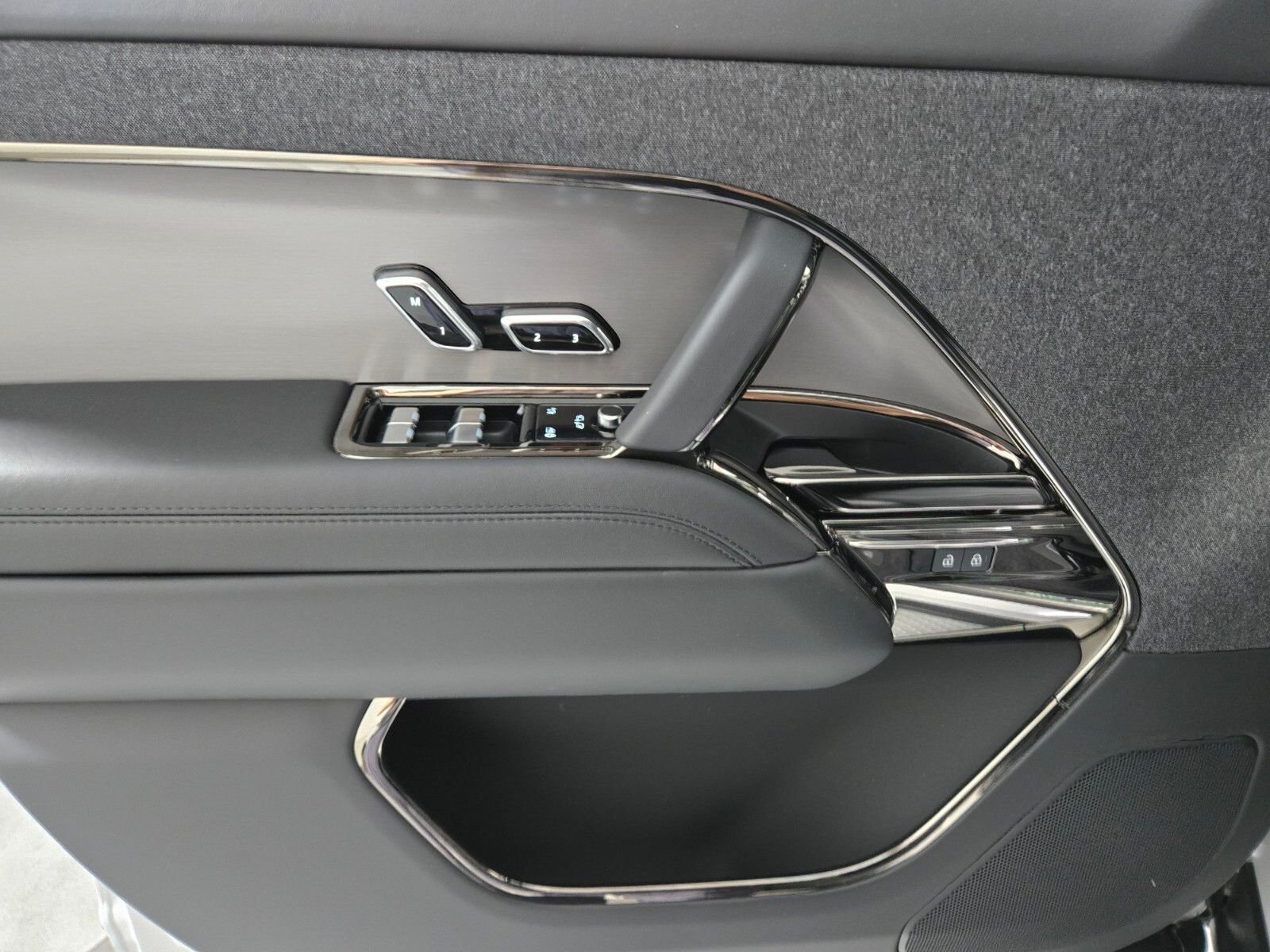 New 2026 Borasco Grey Land Rover Dynamic SE image 22