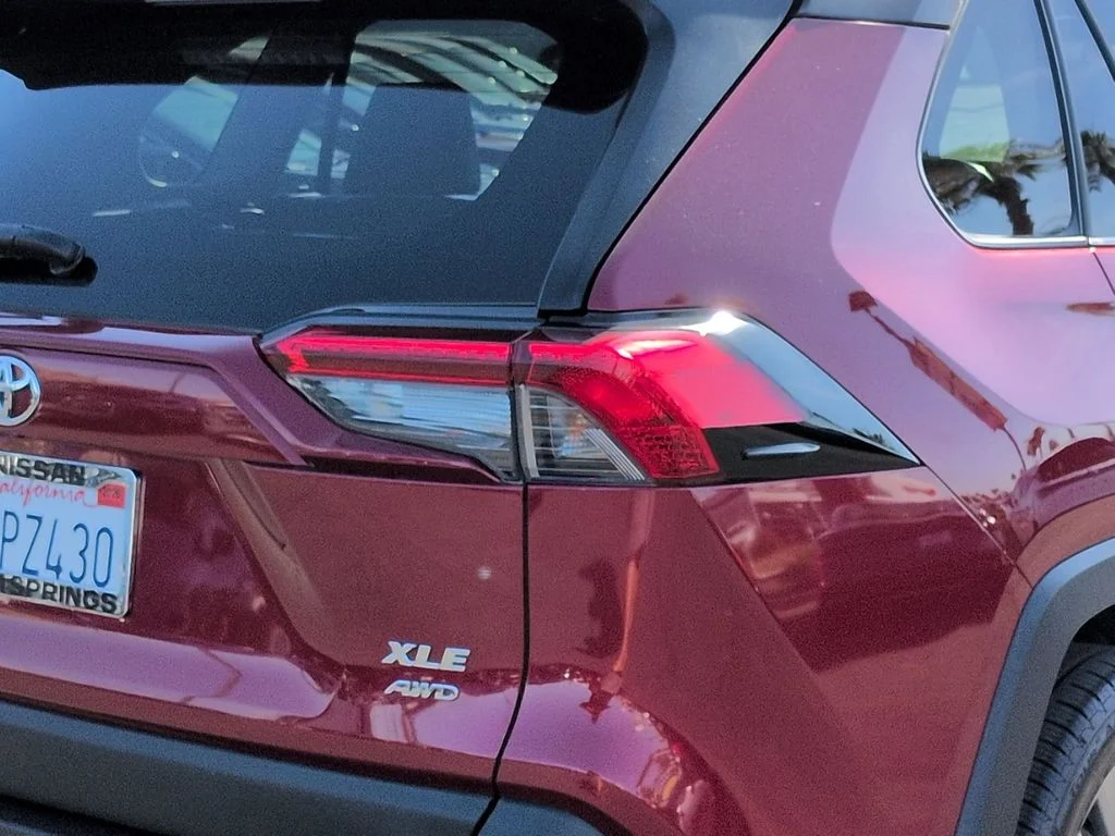 Used 2021 Red Toyota XLE Premium image 11