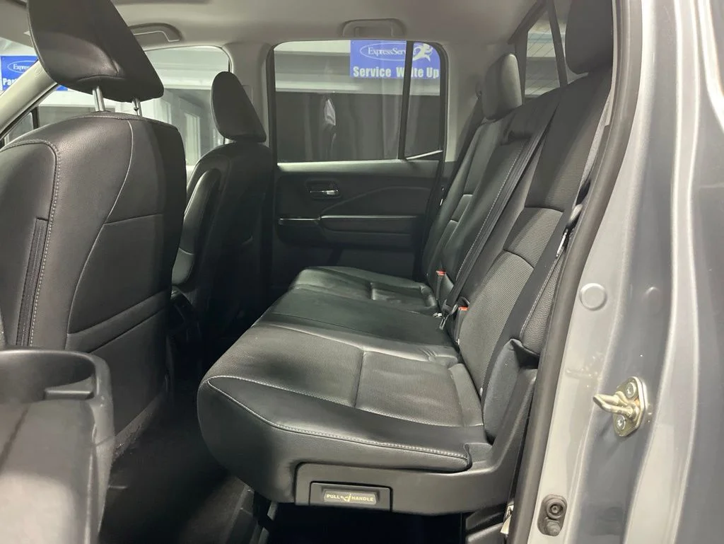 Certified Used 2017 Lunar Silver Metallic Honda RTL-E image 33