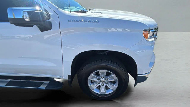 Used 2024 Summit White Chevrolet LT image 38
