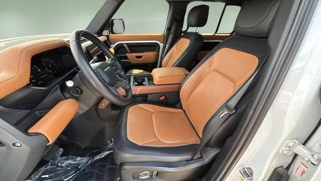 Used 2023 White Land Rover 130 X-Dynamic SE image 18