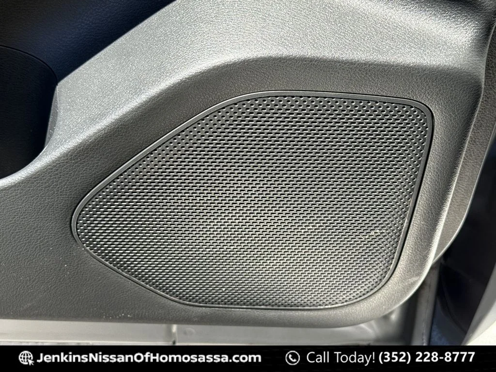 Used 2021 Silver Nissan Platinum image 32