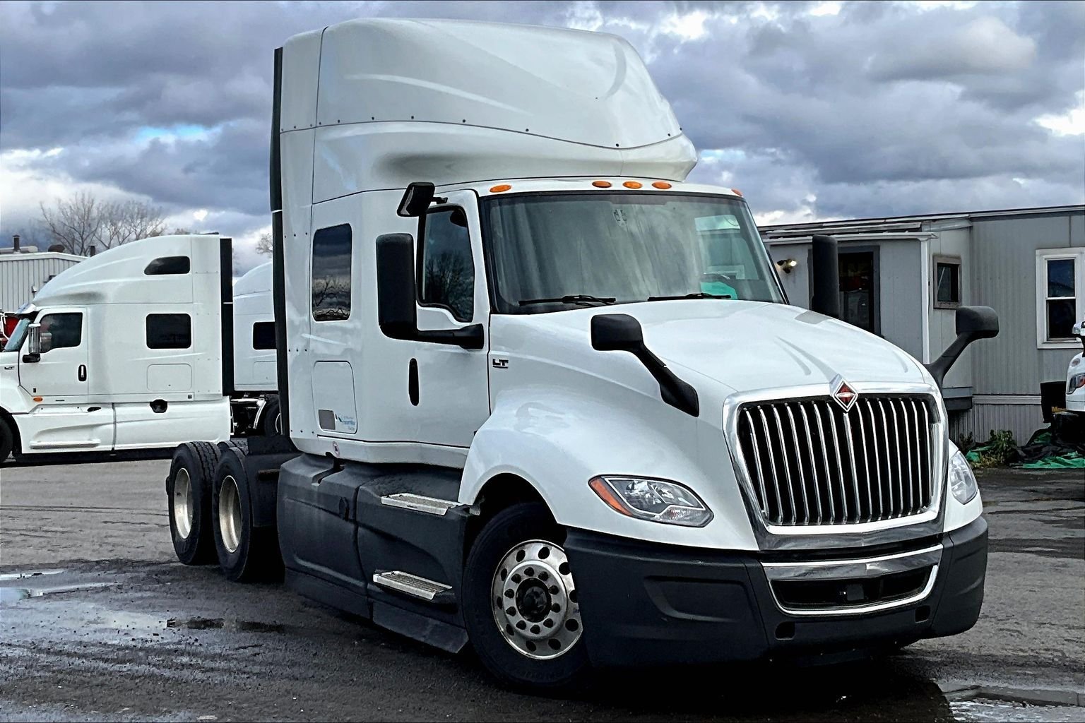 2022 INTERNATIONAL LT625 6x4 - Image 1
