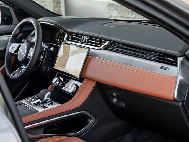 New 2026 Eiger Grey Jaguar P250 R-Dynamic S image 33