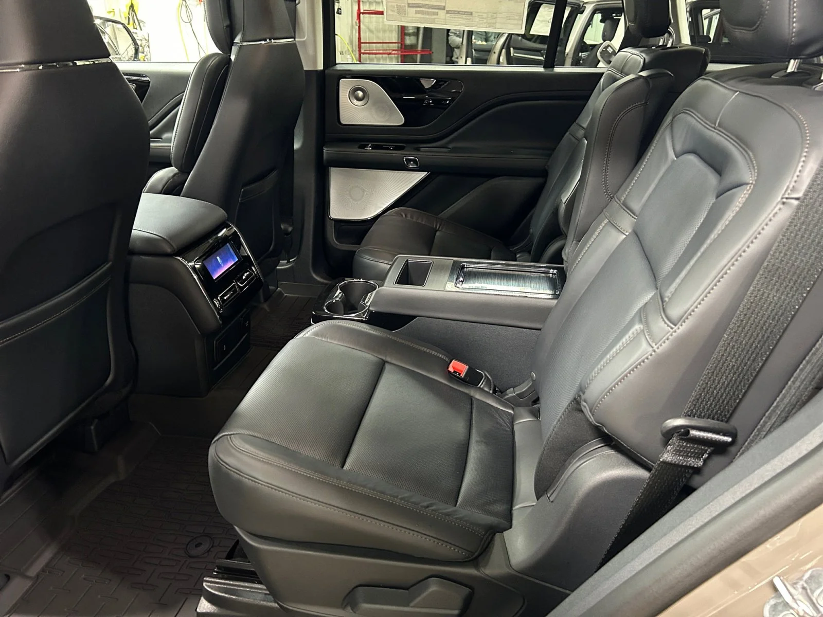 New 2026 Harbour Grey Clearcoat Lincoln Reserve image 18