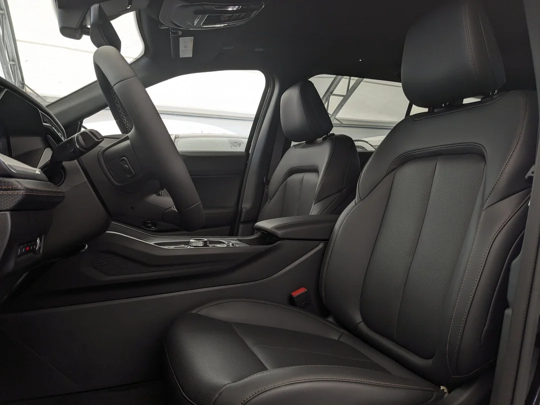 New 2026 Black Jeep Limited - - 4x4 - Hybrid - Pano Sunroof - Leatherette - Power Liftgate - Wireless Charge & More! image 15