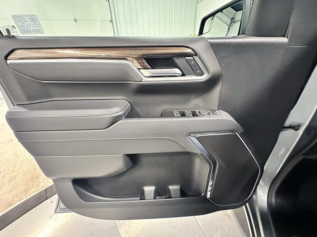 Used 2026 Sterling Gray Metallic Chevrolet LT (2FL) image 19
