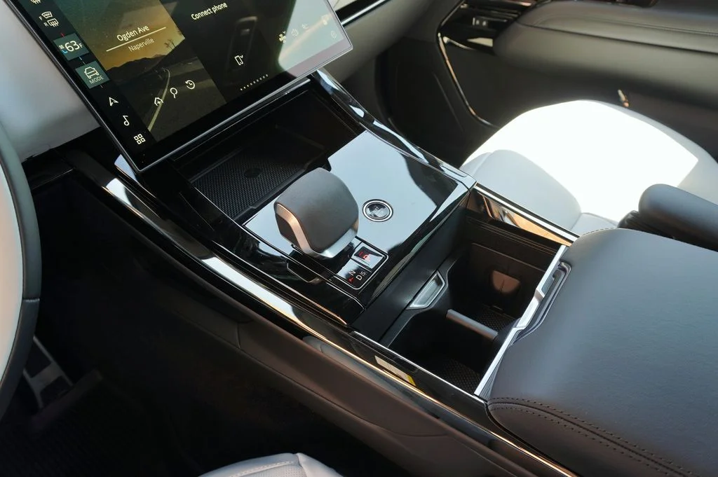 New 2026 Santorini Black Land Rover Dynamic SE image 29