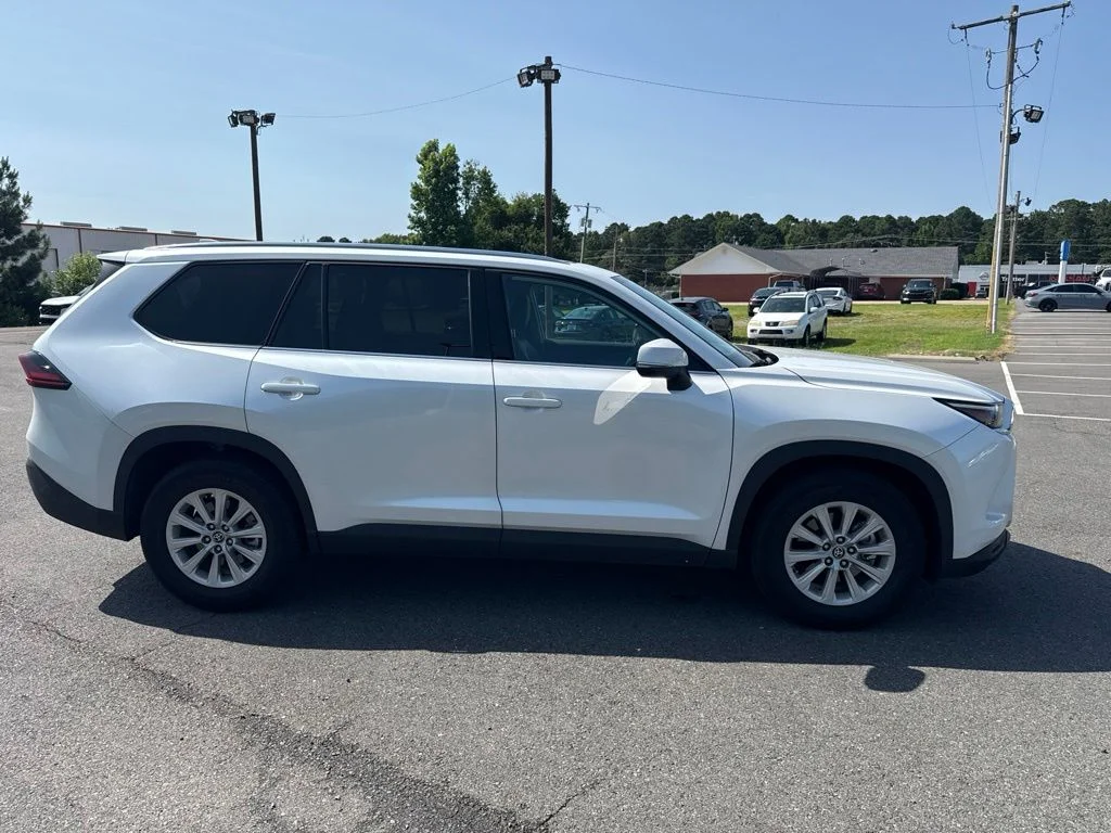 Used 2026 Pearl Toyota XLE image 2