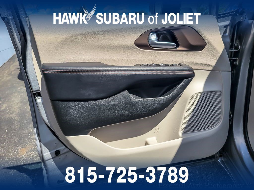 Used 2018 Billet Silver Metallic Clearcoat Chrysler Touring Plus image 18