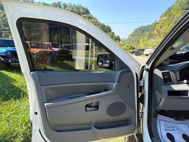 Used 2005 White Jeep Laredo image 15