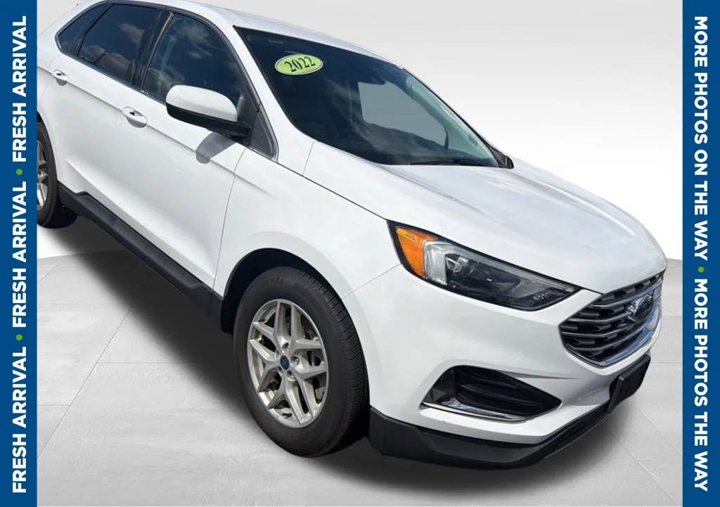Used 2022 White Ford SEL image 1