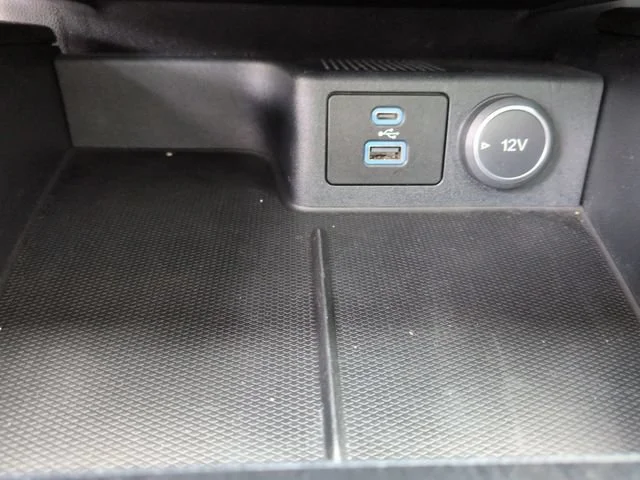 Used 2021 Red Ford SE image 36