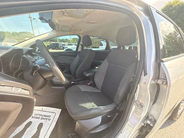 Used 2012 Silver Ford SE image 12