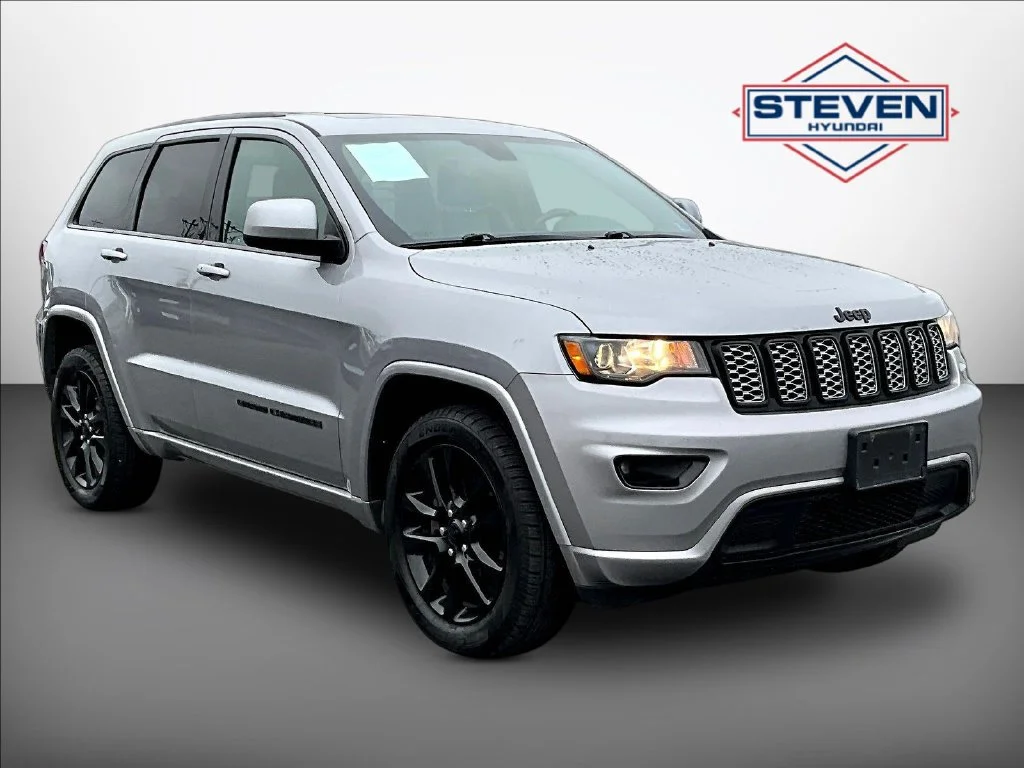 Used 2020 Silver Jeep Altitude image 1