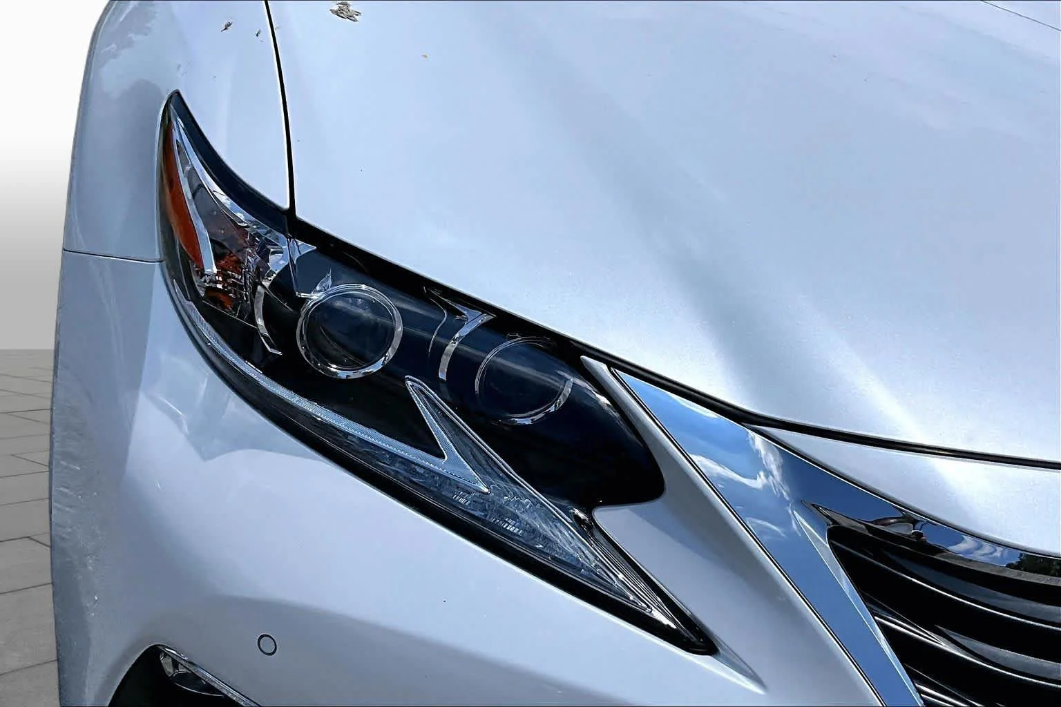 Used 2018 Eminent White Pearl Lexus  image 27