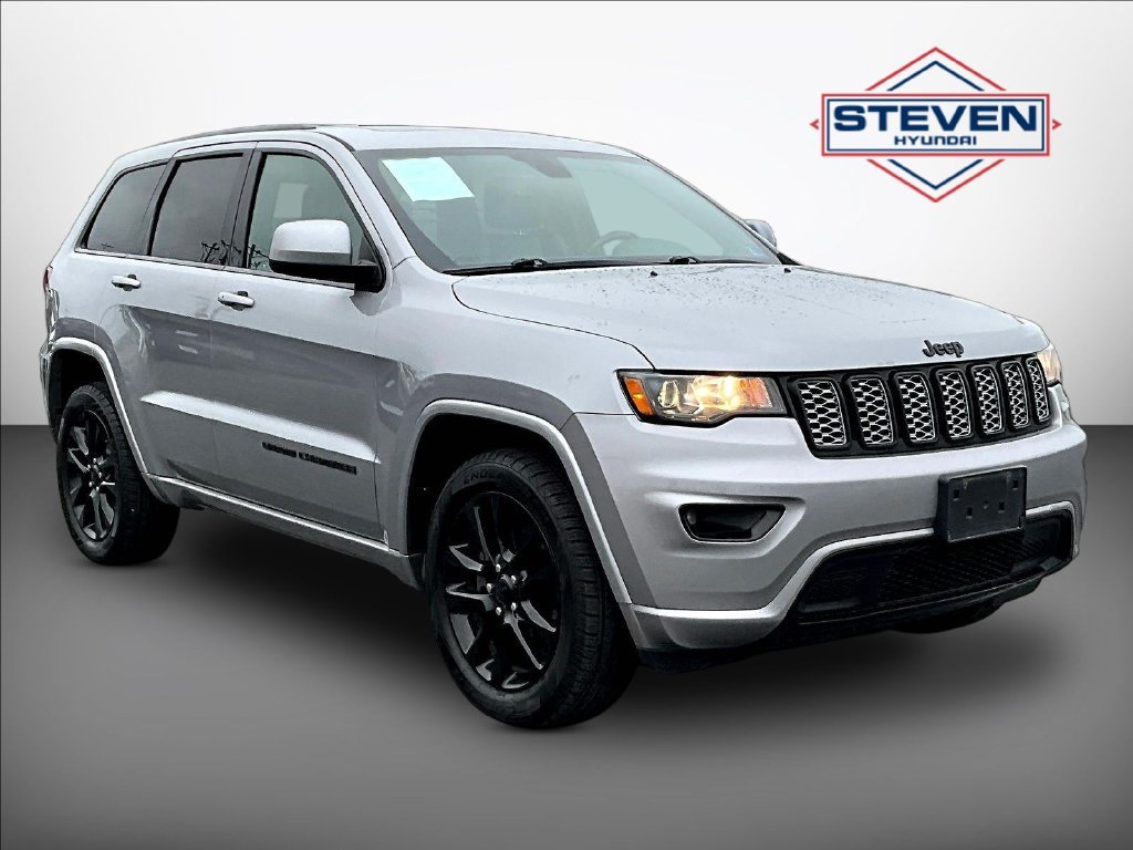 Used 2020 Silver Jeep Altitude image 1