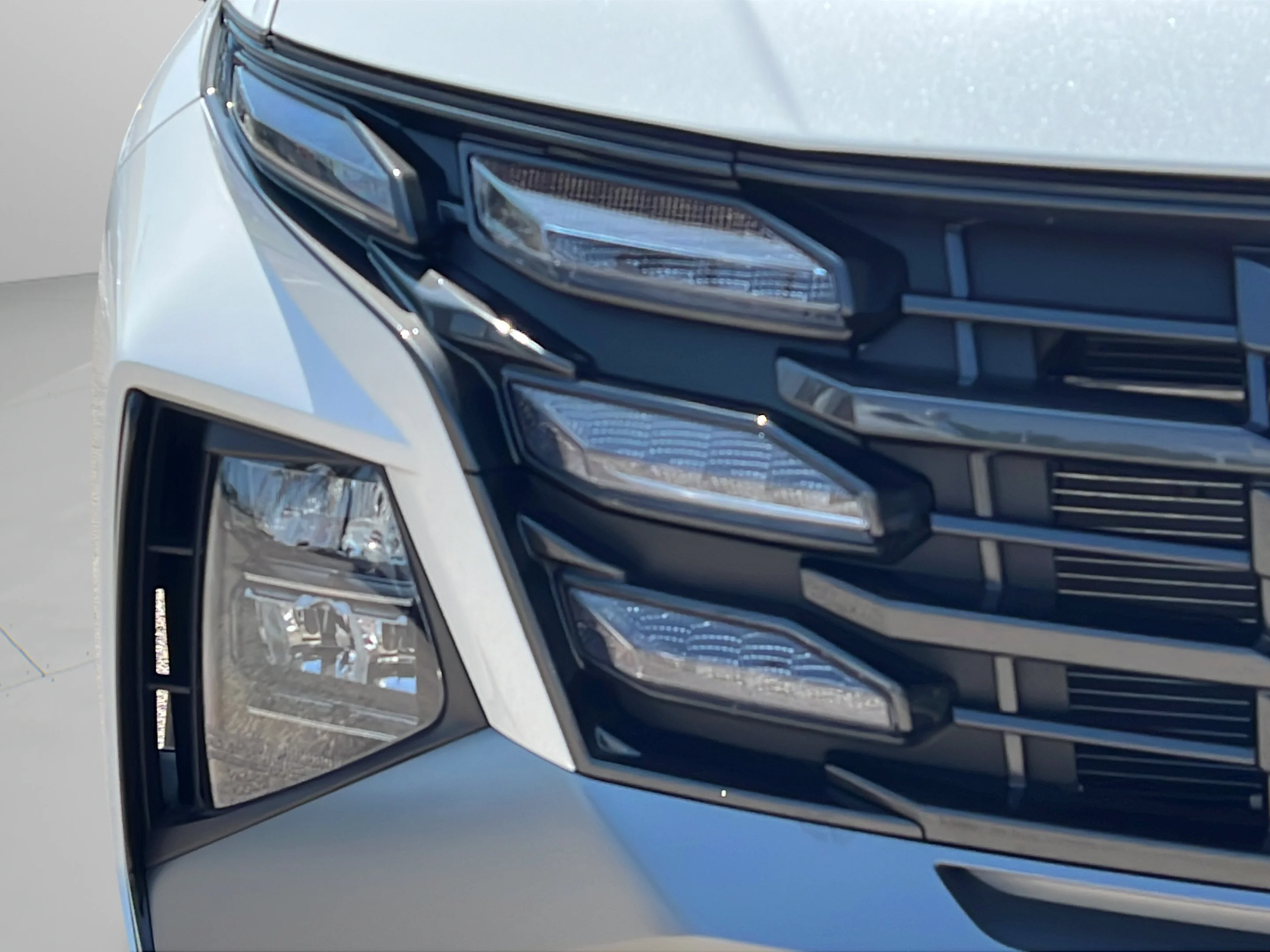 Used 2025 Serenity White Pearl Hyundai SEL image 23