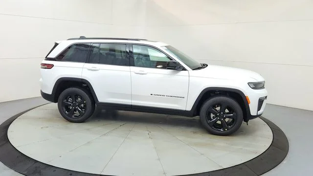 New 2026 Bright White Clear-Coat Exterior Paint Jeep Limited image 13