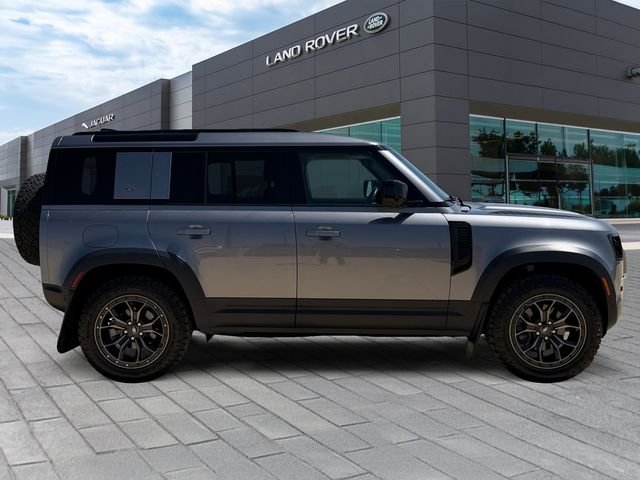 Used 2022 Eiger Grey Metallic Land Rover S image 6
