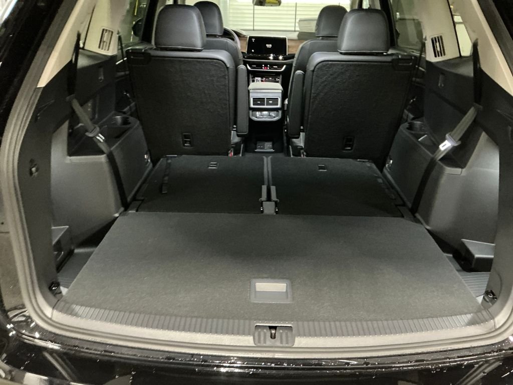 New 2026 Black Volkswagen 2.0T SE w/Technology image 12