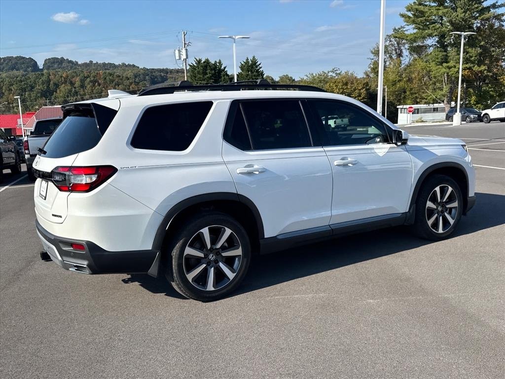 Certified Used 2025 WHITE Honda Touring image 7