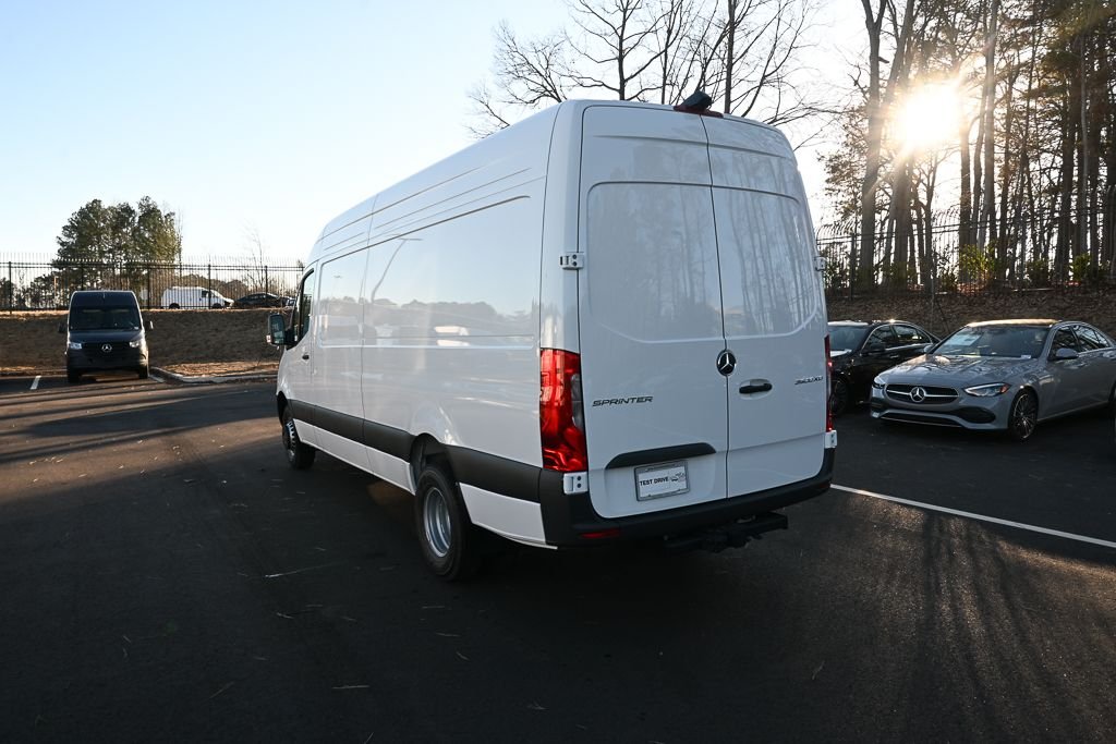 Used 2026 Arctic White Mercedes-Benz Cargo 170 WB image 4
