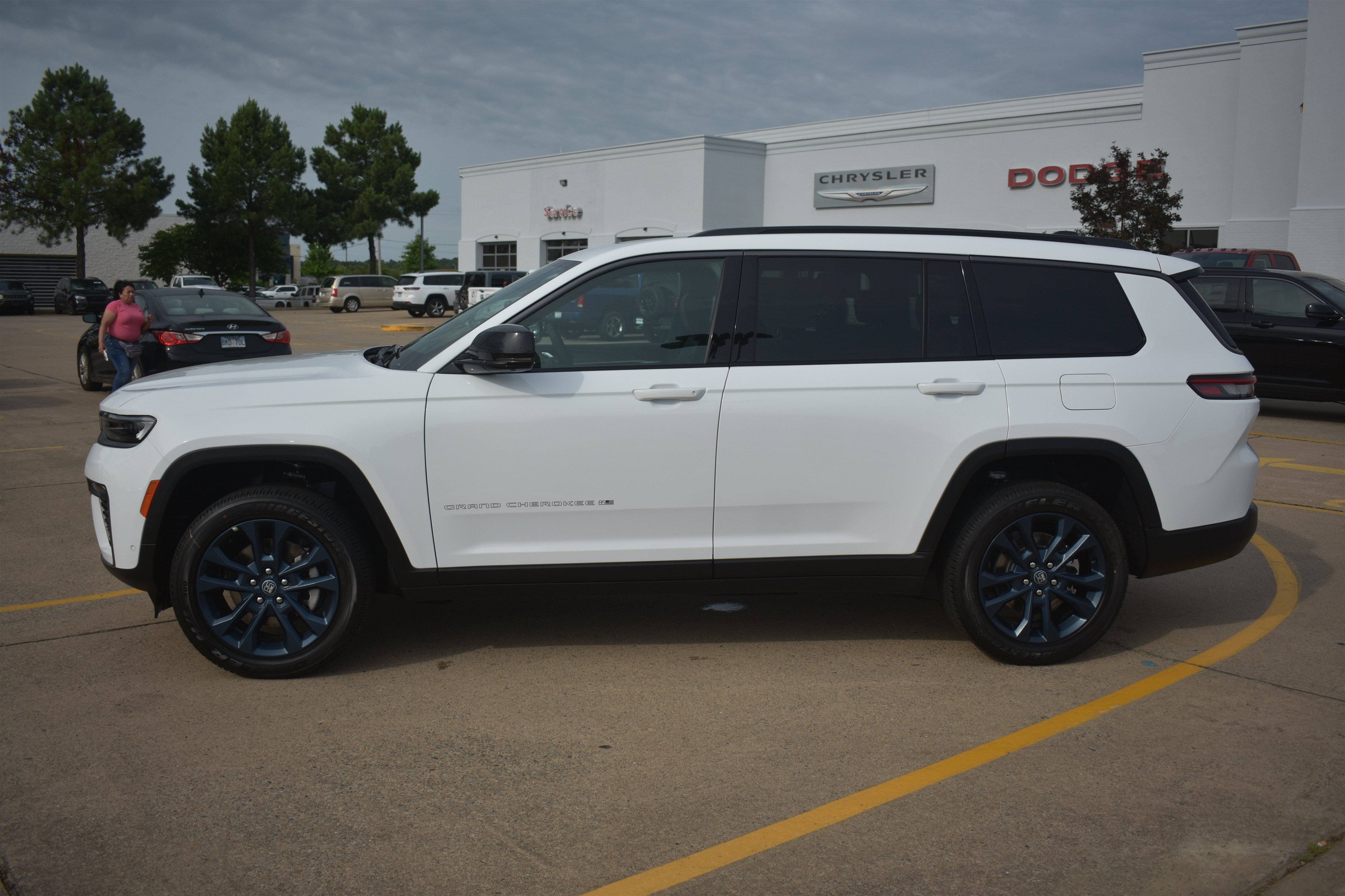 New 2026 Bright White Clear-Coat Exterior Paint Jeep 85th Anniversary Edition image 10
