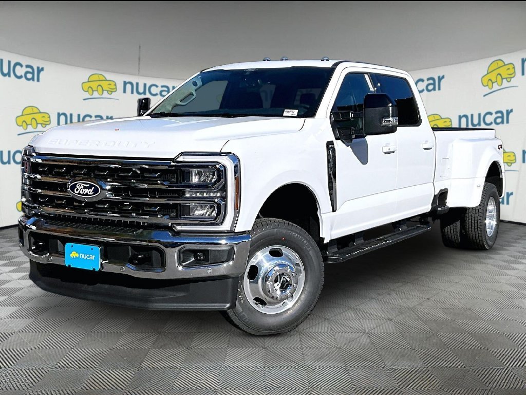 New 2027 Oxford White Ford Lariat image 2